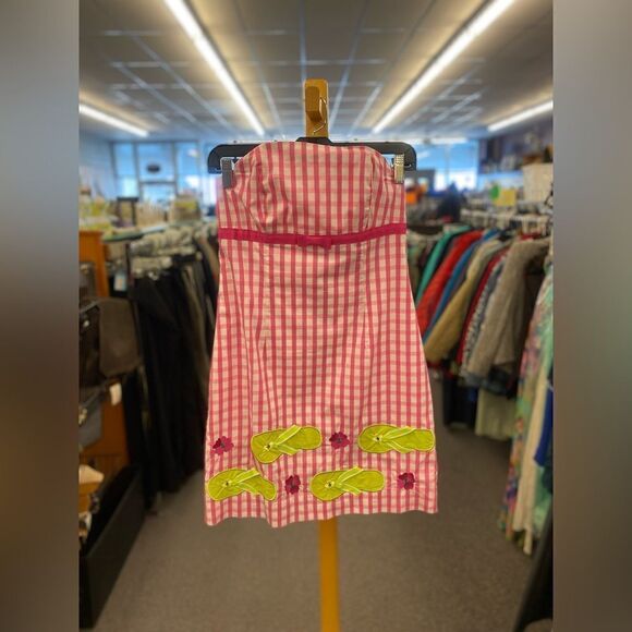 Lilly Pulitzer .Ladies 4 Gingham Print with sandals and flowers. - Picture 1 of 3